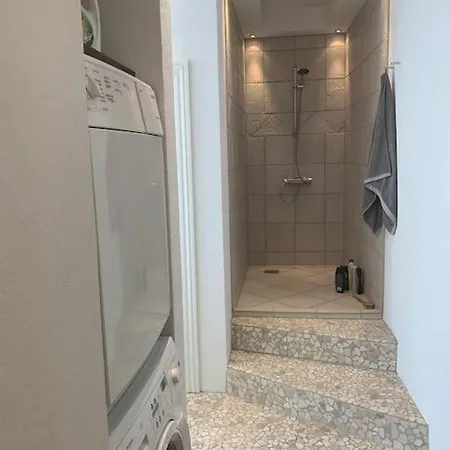 Entire 2-bedroom With Jacuzzi 바일레