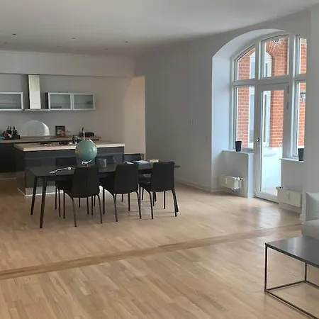Entire 2-bedroom With Jacuzzi 아파트